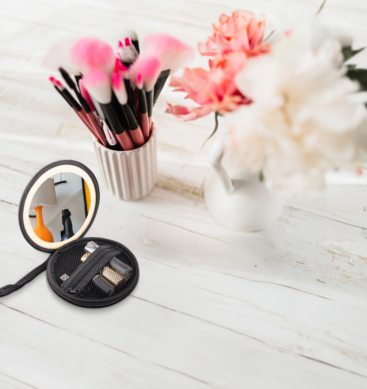 آینه آرایشی همراه بانوان گرین لاین مدل Mini Makeup Pouch