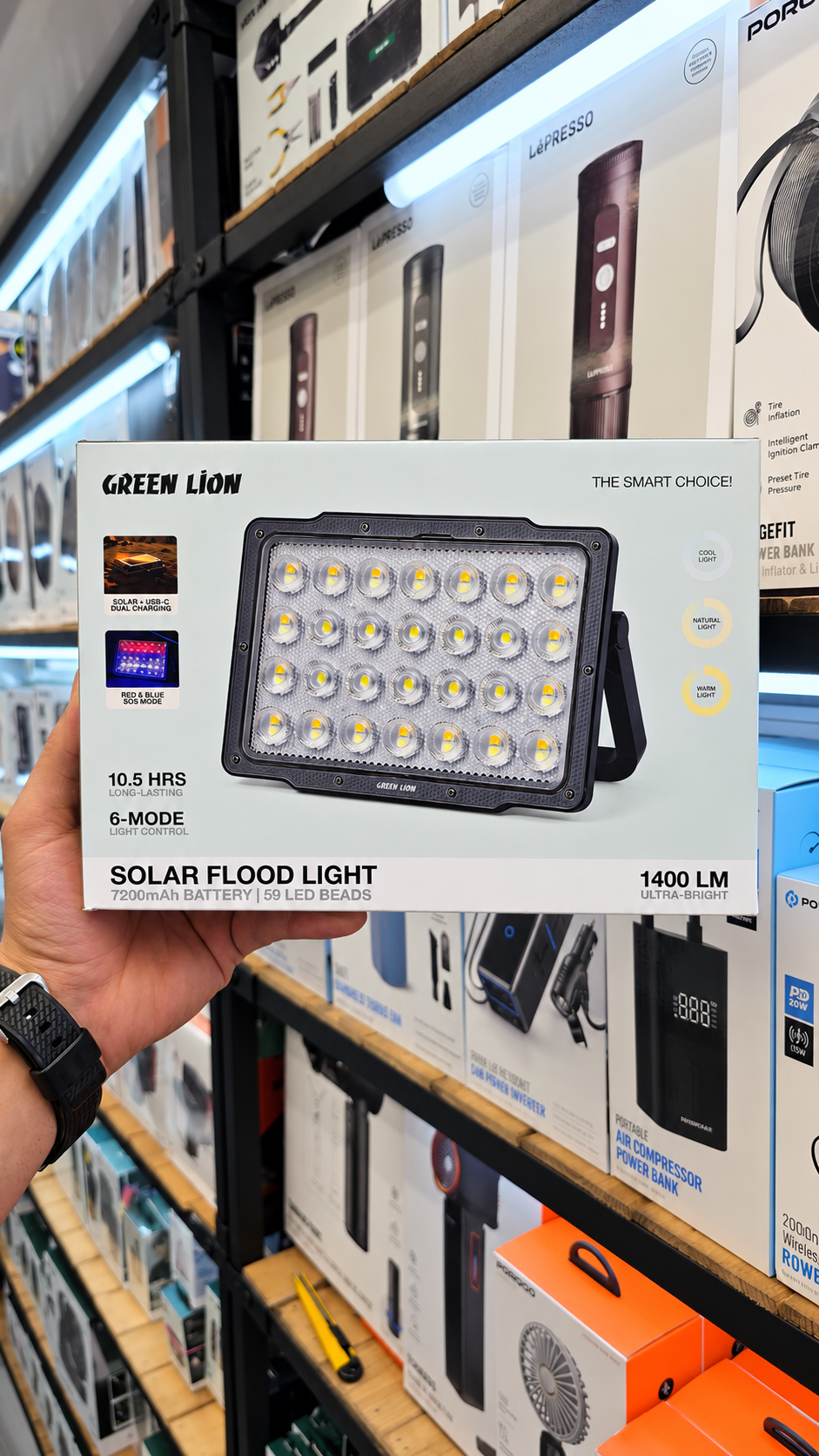 پروژکتور خورشیدی گرین لاین با باتری 7200 میلیآمپرساعت و 59 LED مدل GNFL14SOLLGBK